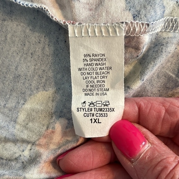 E. Luna Women’s Floral And Striped Tee Size 1X NWOT - Picture 6 of 6